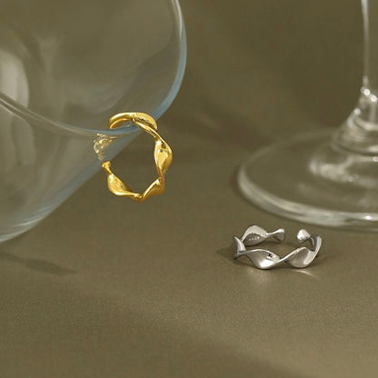 Möbius Ribbon Ring